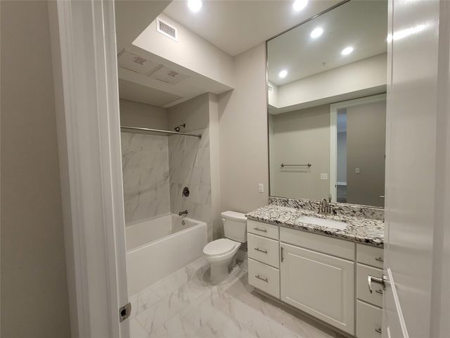 2111 Austin Street 306, Houston, TX 77002
