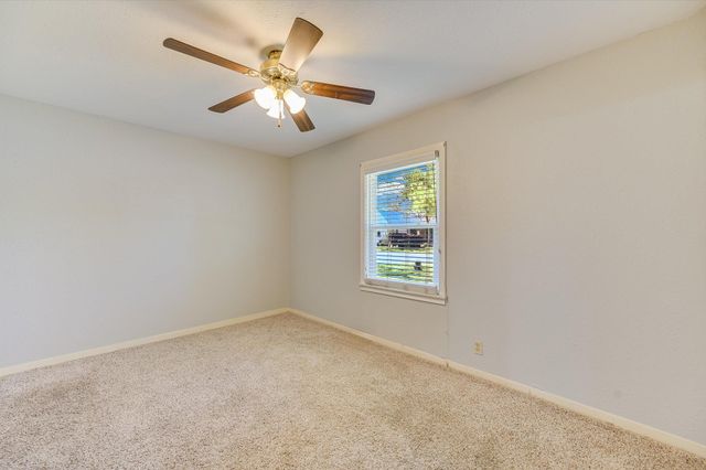 106 Hudgins ST, Smithville, TX 78957