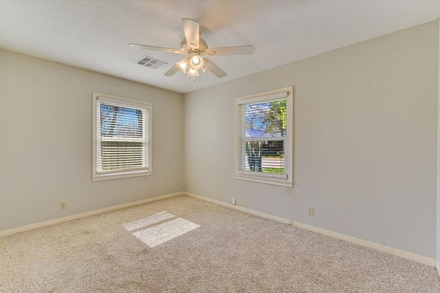 106 Hudgins ST, Smithville, TX 78957