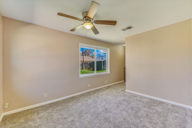 106 Hudgins ST, Smithville, TX 78957