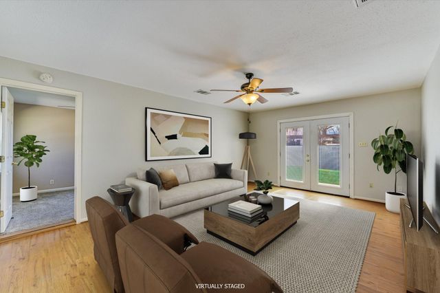 106 Hudgins ST, Smithville, TX 78957