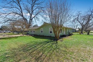 106 Hudgins ST, Smithville, TX 78957
