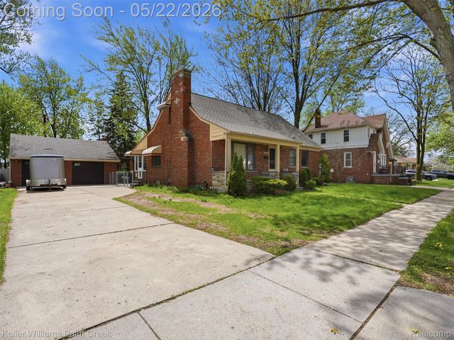 18048 Elizabeth Street, Roseville, MI 48066