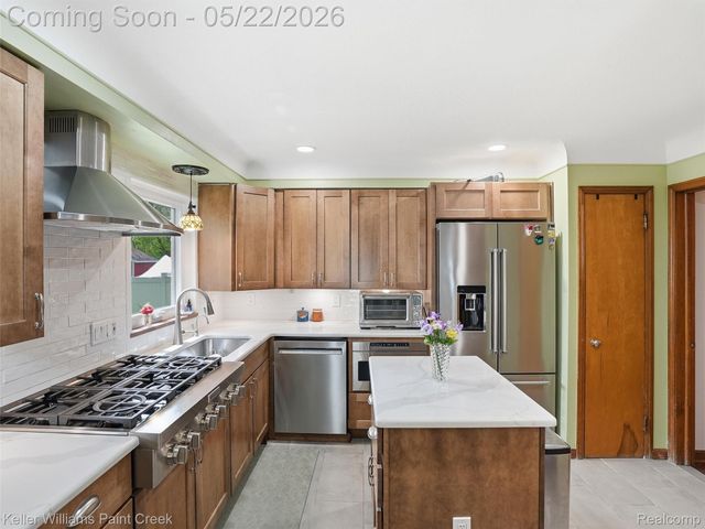 18048 Elizabeth Street, Roseville, MI 48066