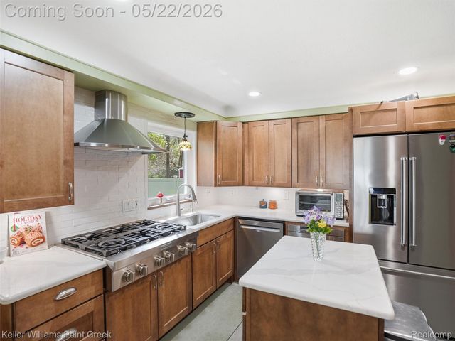 18048 Elizabeth Street, Roseville, MI 48066