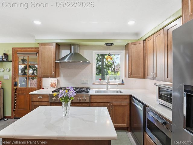 18048 Elizabeth Street, Roseville, MI 48066