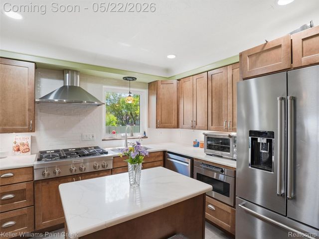 18048 Elizabeth Street, Roseville, MI 48066