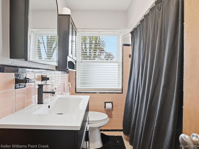 18048 Elizabeth Street, Roseville, MI 48066