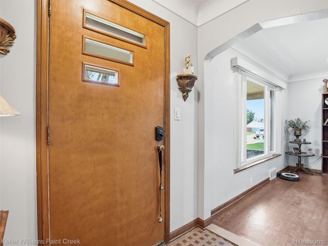 18048 Elizabeth Street, Roseville, MI 48066