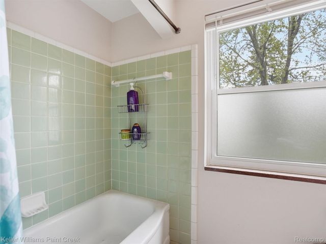 18048 Elizabeth Street, Roseville, MI 48066