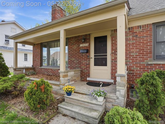 18048 Elizabeth Street, Roseville, MI 48066