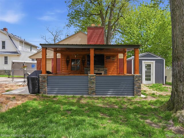 18048 Elizabeth Street, Roseville, MI 48066