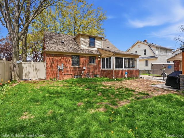 18048 Elizabeth Street, Roseville, MI 48066