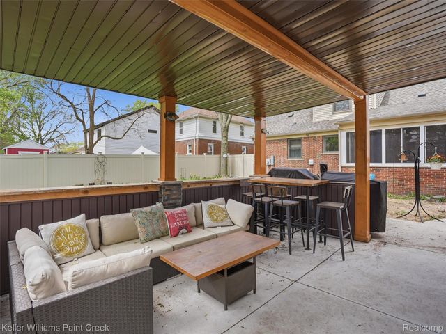 18048 Elizabeth Street, Roseville, MI 48066