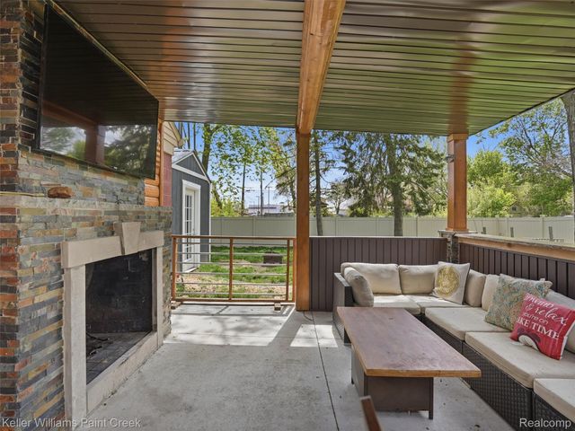 18048 Elizabeth Street, Roseville, MI 48066
