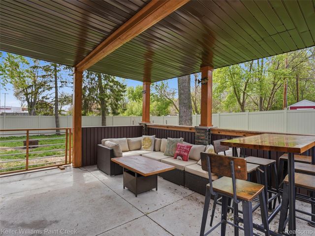 18048 Elizabeth Street, Roseville, MI 48066