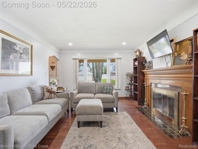 18048 Elizabeth Street, Roseville, MI 48066