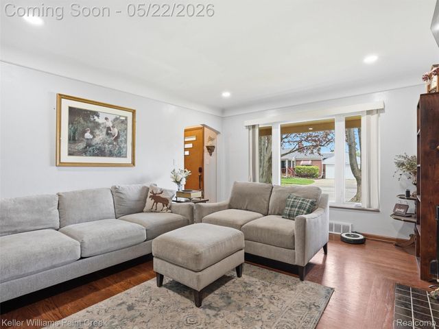 18048 Elizabeth Street, Roseville, MI 48066