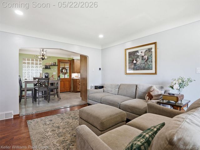 18048 Elizabeth Street, Roseville, MI 48066
