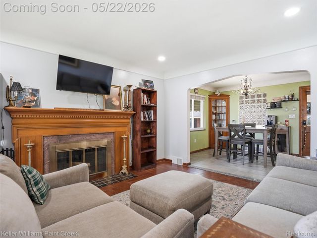 18048 Elizabeth Street, Roseville, MI 48066