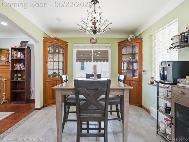 18048 Elizabeth Street, Roseville, MI 48066