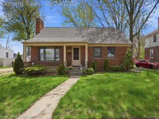 18048 Elizabeth Street, Roseville, MI 48066