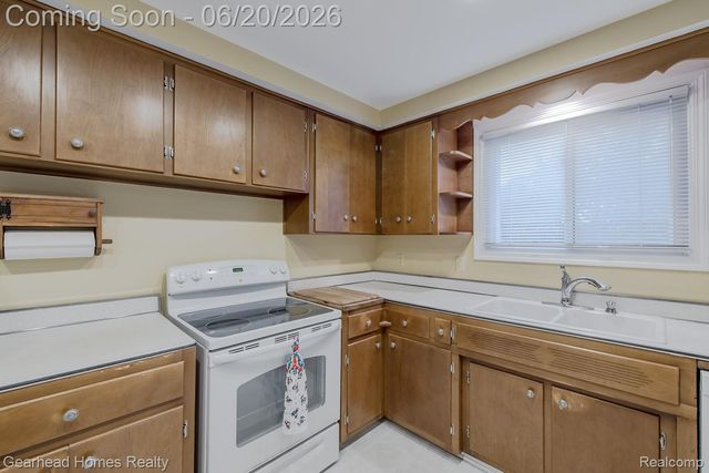 1224 Hira Street, Waterford Charter Township, MI 48328
