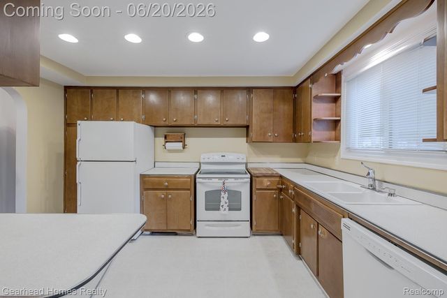 1224 Hira Street, Waterford Charter Township, MI 48328