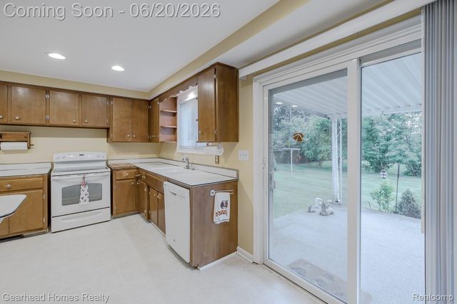 1224 Hira Street, Waterford Charter Township, MI 48328