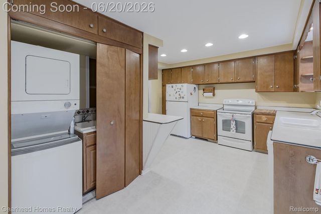 1224 Hira Street, Waterford Charter Township, MI 48328