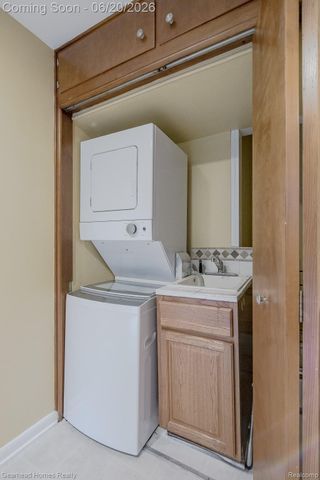 1224 Hira Street, Waterford Charter Township, MI 48328
