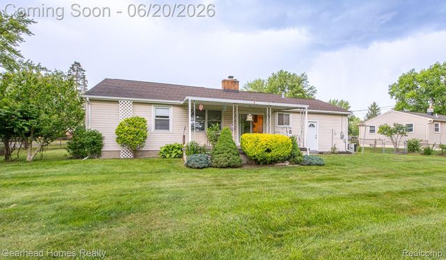 1224 Hira Street, Waterford Charter Township, MI 48328