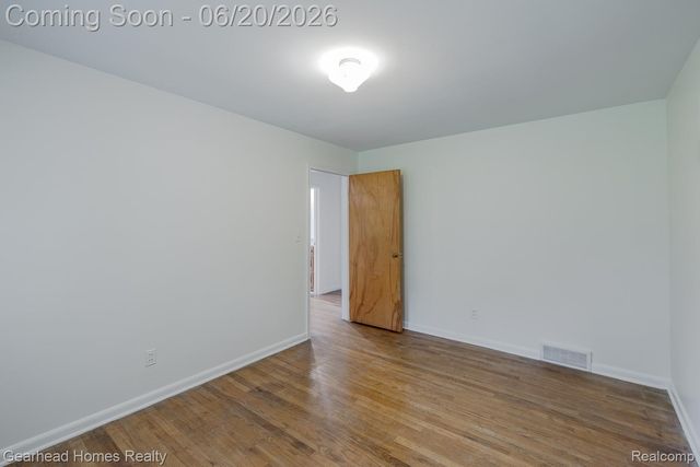 1224 Hira Street, Waterford Charter Township, MI 48328
