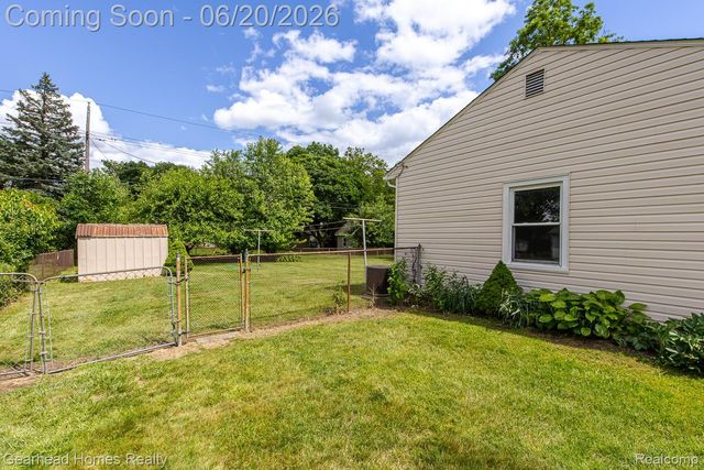 1224 Hira Street, Waterford Charter Township, MI 48328