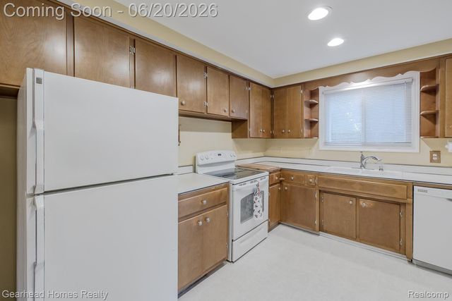 1224 Hira Street, Waterford Charter Township, MI 48328