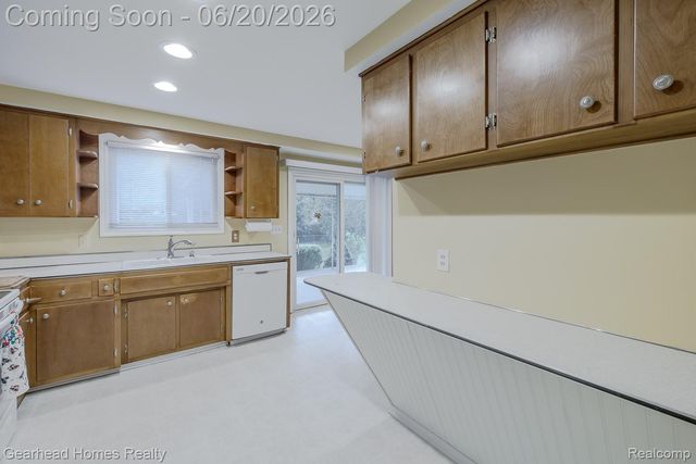 1224 Hira Street, Waterford Charter Township, MI 48328