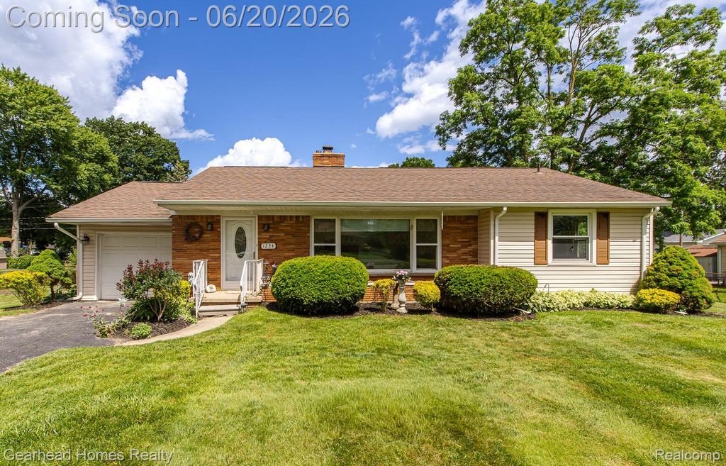 1224 Hira Street, Waterford Charter Township, MI 48328