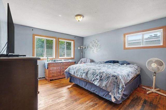1044 E Washburn Place, Saginaw, MI 48602