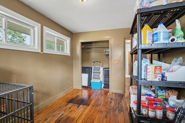 1044 E Washburn Place, Saginaw, MI 48602