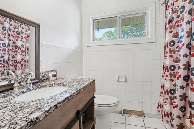 1044 E Washburn Place, Saginaw, MI 48602