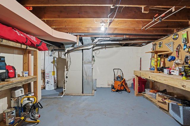 1044 E Washburn Place, Saginaw, MI 48602