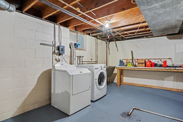 1044 E Washburn Place, Saginaw, MI 48602