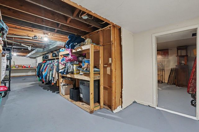 1044 E Washburn Place, Saginaw, MI 48602