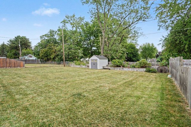 1044 E Washburn Place, Saginaw, MI 48602