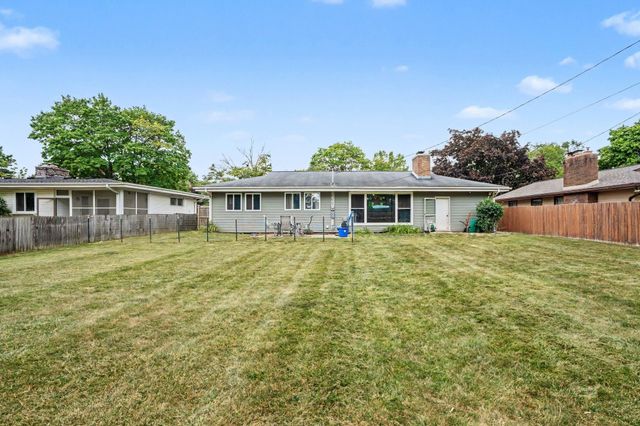 1044 E Washburn Place, Saginaw, MI 48602