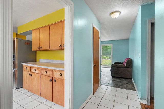 1044 E Washburn Place, Saginaw, MI 48602