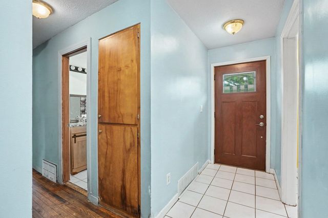 1044 E Washburn Place, Saginaw, MI 48602
