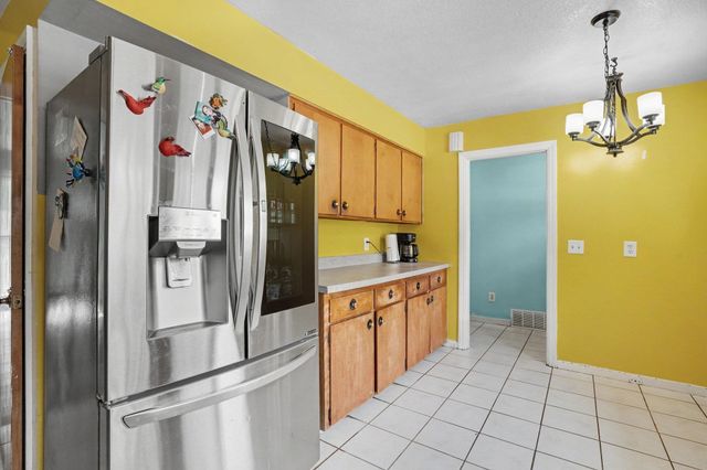 1044 E Washburn Place, Saginaw, MI 48602