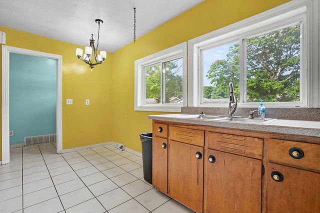 1044 E Washburn Place, Saginaw, MI 48602