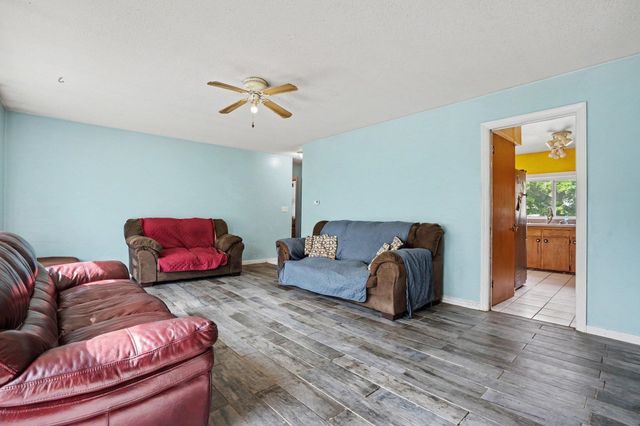1044 E Washburn Place, Saginaw, MI 48602